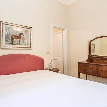 Vatican Large Comfortable Apartman