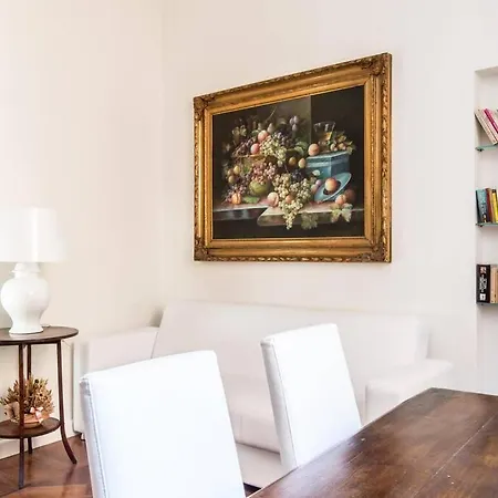 Vatican Large Comfortable Apartman