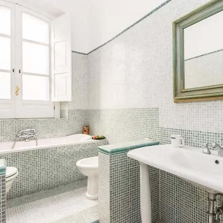 Vatican Large Comfortable Apartament *